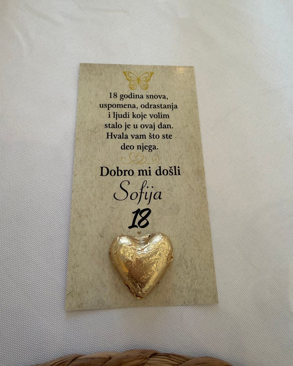 Zahvalnica za 18. rođendan sa porukom gostima i zlatnom čokoladom u obliku srca